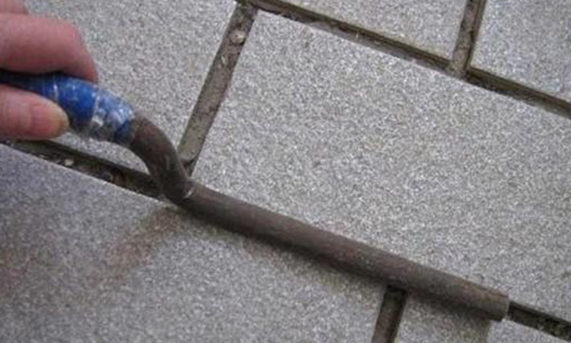 A photo of a caulking mortar